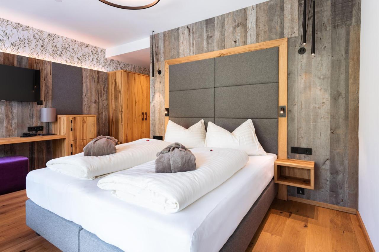 Hotel Lohningerhof Maria Alm am Steinernen Meer Room photo